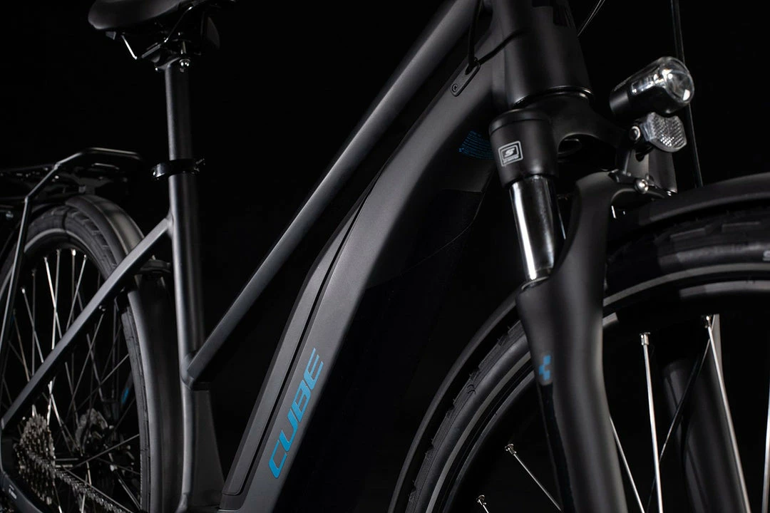 Bikes Cube Touring One 500 Easy Entry Electric Hybrid Bike Black'n'Blue (2020) 2 Bikes Cube Touring One 500 Easy Entry Electric Hybrid Bike Black'n'Blue (2020)