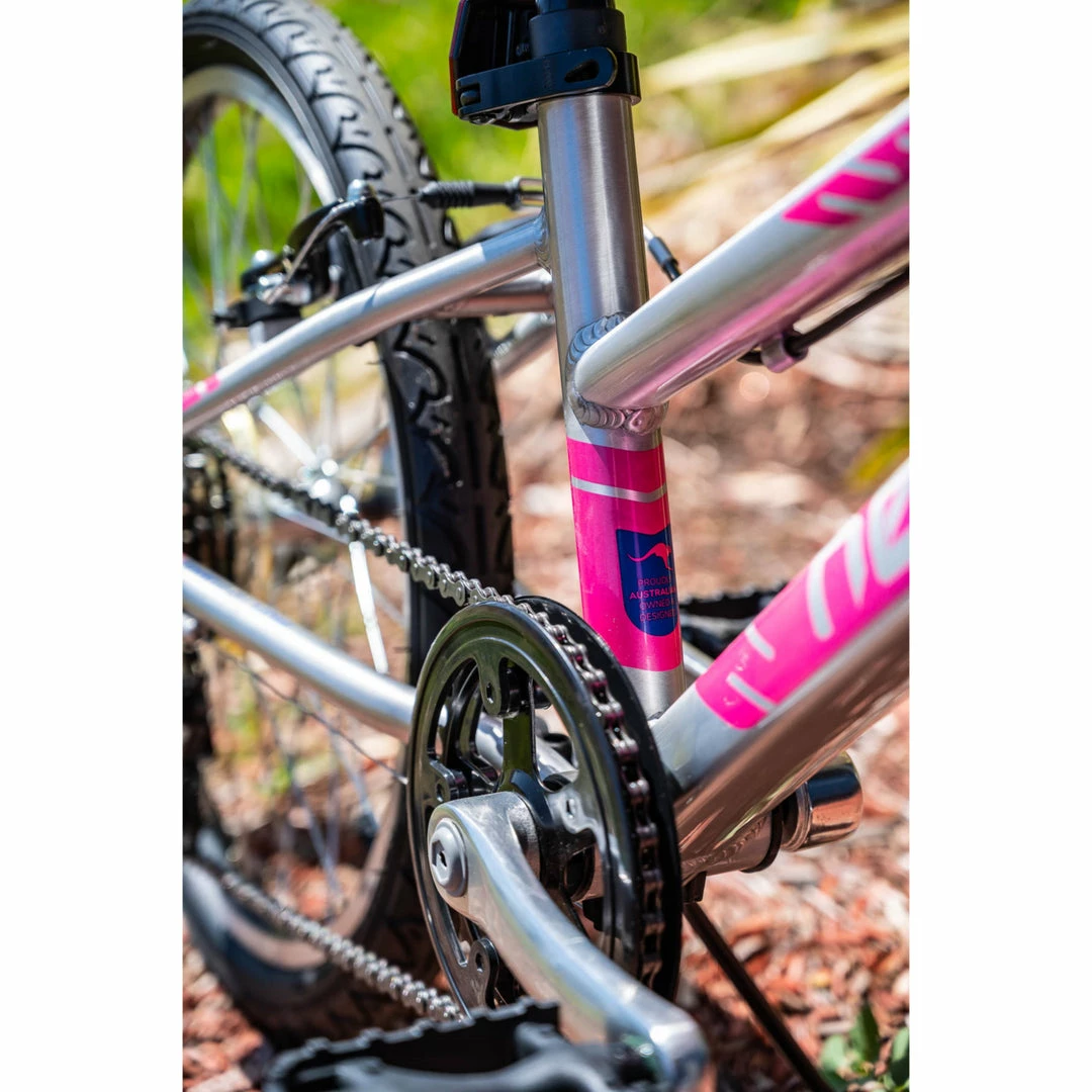 Apollo Neo 20" Kids Bike 6-Speed Brushed Alloy/Navy/Pink 4 Apollo Neo 20" Kids Bike 6-Speed Brushed Alloy/Navy/Pink