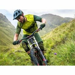 Apparel Endura SingleTrack Lite Knee Pads II Black 6 Apparel Endura SingleTrack Lite Knee Pads II Black