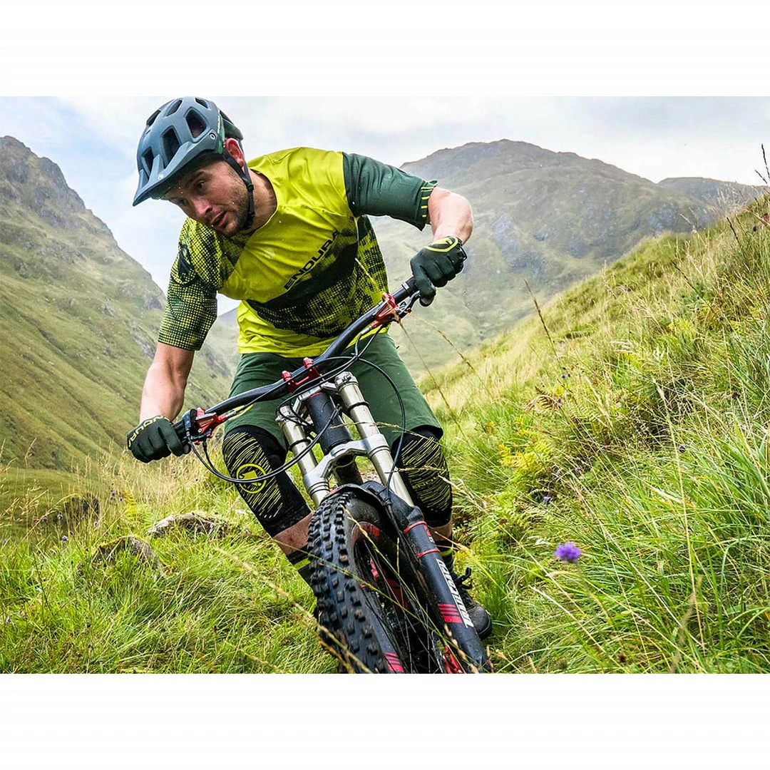 Apparel Endura SingleTrack Lite Knee Pads II Black 3 Apparel Endura SingleTrack Lite Knee Pads II Black