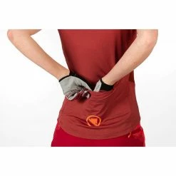 Endura Women's SingleTrack Short Sleeve Jersey Cocoa 10 Endura Women's SingleTrack Short Sleeve Jersey Cocoa