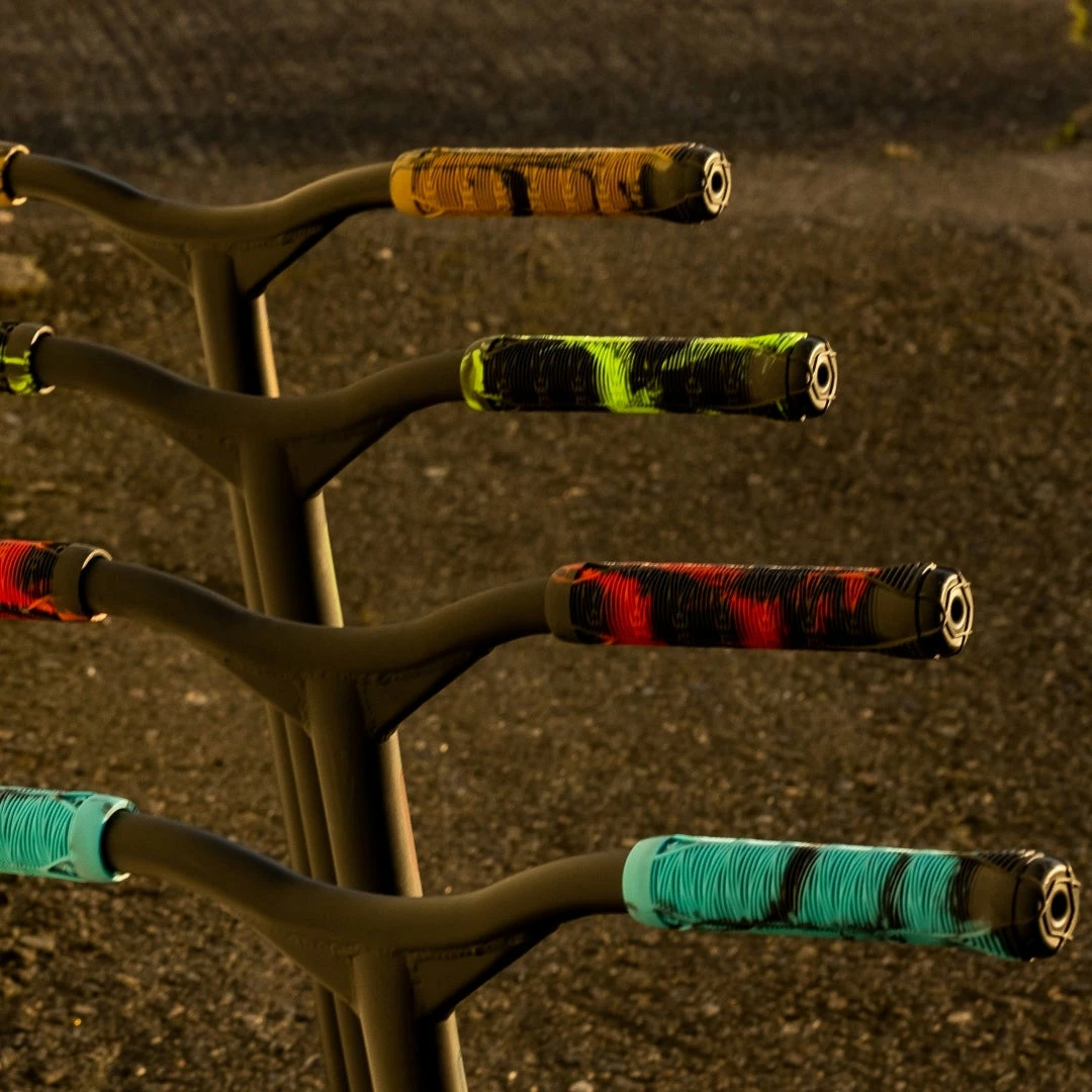 Envy Scooter V2 Hand Grips Green/Black Scooters 3 Envy Scooter V2 Hand Grips Green/Black Scooters