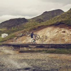 Marin Headlands 2 Adventure Road Bike Teal/Carbon/Magenta (2021) Bikes