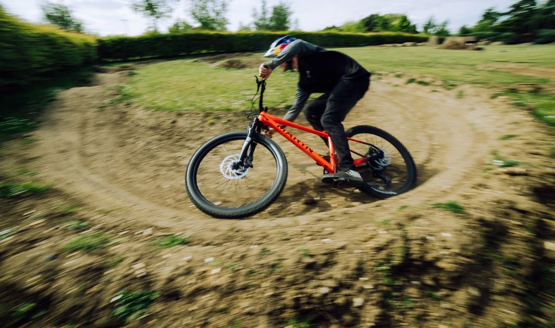 Bikes Marin San Quentin 2 Hardtail Mountain Bike Gloss Blue/Green (2022) 3 Bikes Marin San Quentin 2 Hardtail Mountain Bike Gloss Blue/Green (2022)