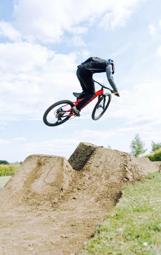 Bikes Marin San Quentin 2 Hardtail Mountain Bike Gloss Blue/Green (2022) 4 Bikes Marin San Quentin 2 Hardtail Mountain Bike Gloss Blue/Green (2022)