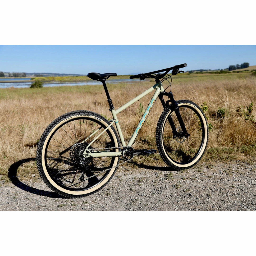 Marin Pine Mountain 2 Trail Bike Sage Green/Teal/Orange/Brown (2021) 5 Marin Pine Mountain 2 Trail Bike Sage Green/Teal/Orange/Brown (2021)