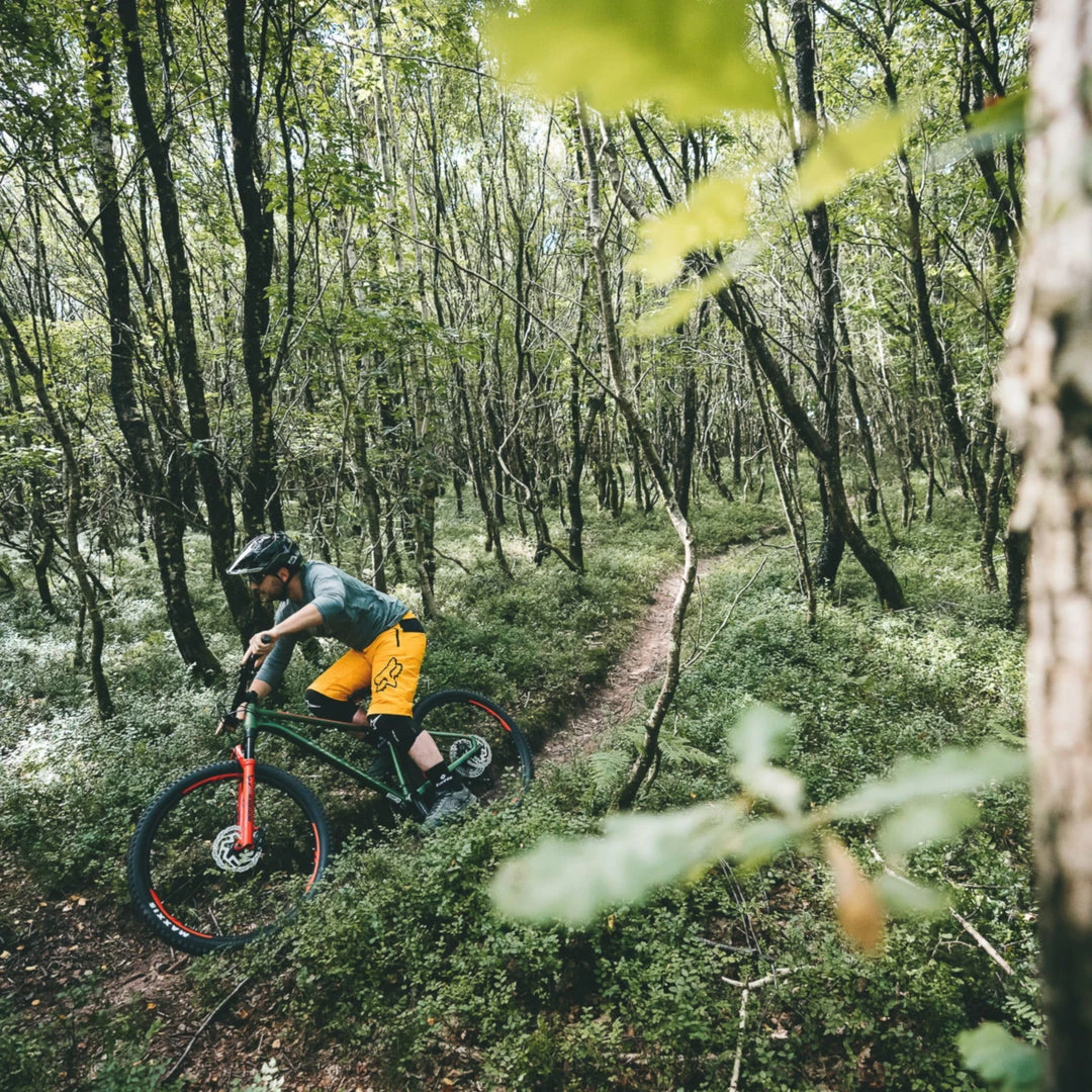 Bikes Merida Big Trail 600 Hardtail Mountain Bike Matt Fog Green/Red/Silver (2022) 2 Bikes Merida Big Trail 600 Hardtail Mountain Bike Matt Fog Green/Red/Silver (2022)
