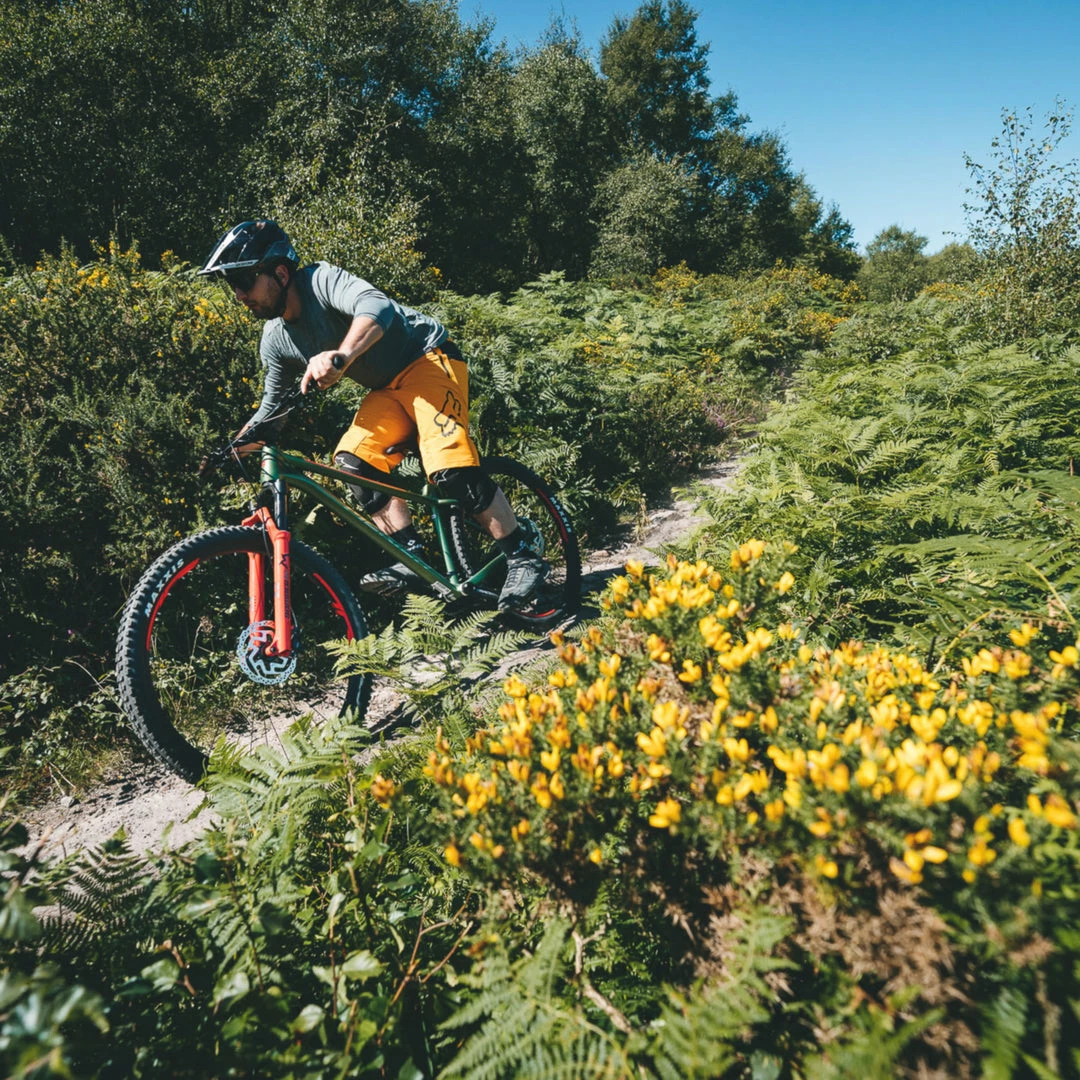 Bikes Merida Big Trail 600 Hardtail Mountain Bike Matt Fog Green/Red/Silver (2022) 4 Bikes Merida Big Trail 600 Hardtail Mountain Bike Matt Fog Green/Red/Silver (2022)