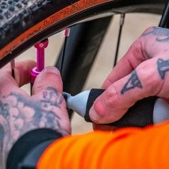 Muc-Off Road CO2 Inflator Kit Pumps 6 Muc-Off Road CO2 Inflator Kit Pumps