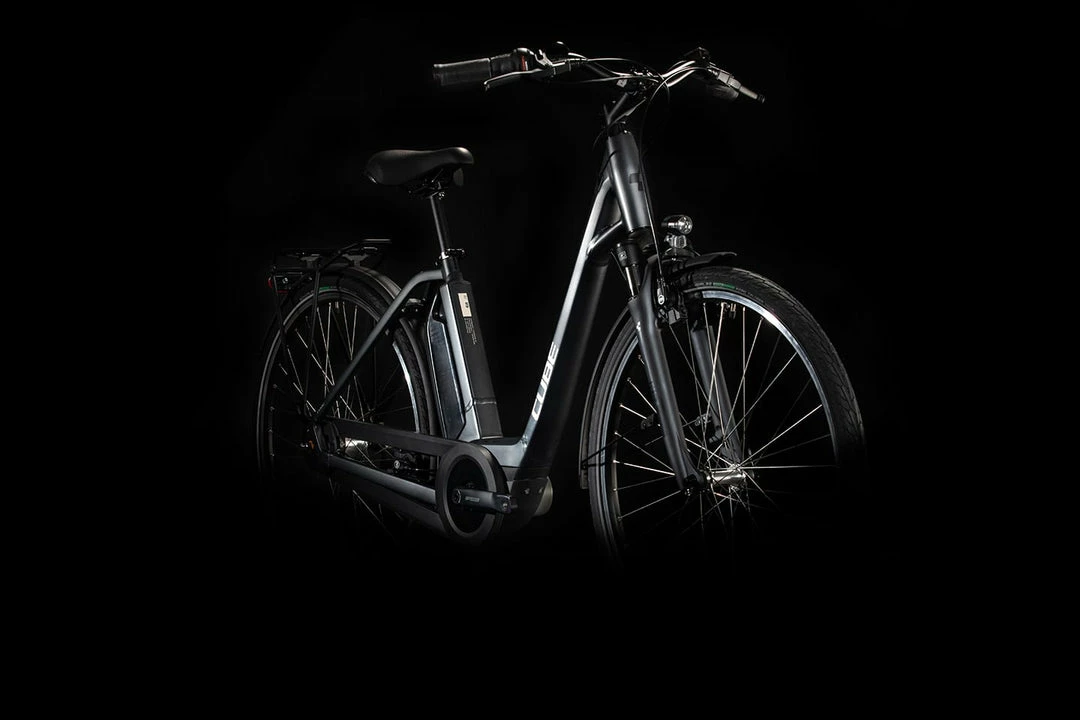 Cube Town One 400 Electric Hybrid Bike Iridium'n'Black (2020) Bikes 2 Cube Town One 400 Electric Hybrid Bike Iridium'n'Black (2020) Bikes