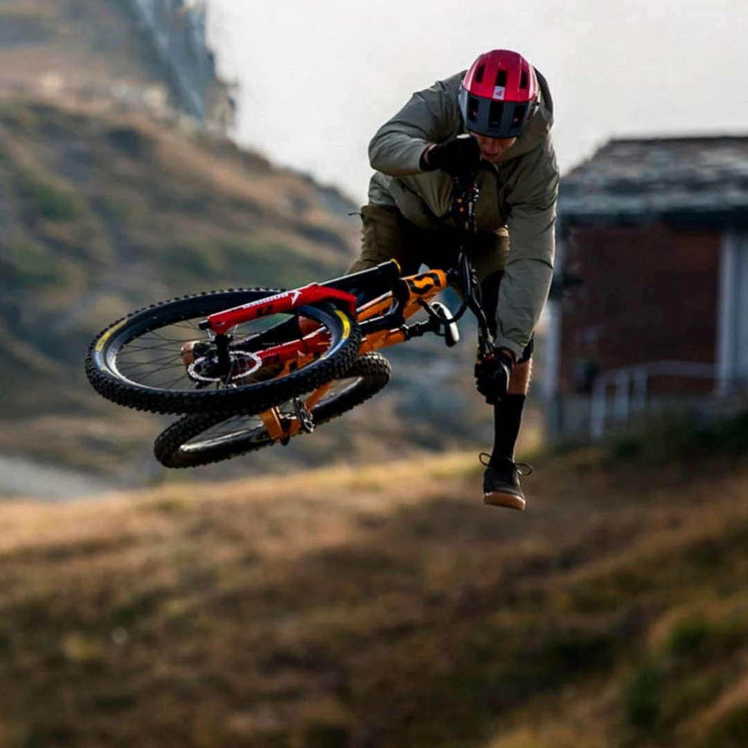 Bluegrass Rogue MIPS MTB Helmet Black Iridescent Helmets 6 Bluegrass Rogue MIPS MTB Helmet Black Iridescent Helmets